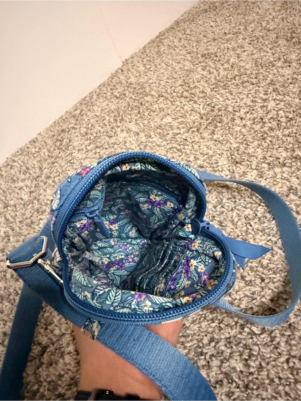 Vera Bradley “Hanging Around" Sloth RFID Crossbody - Picture 4 of 7